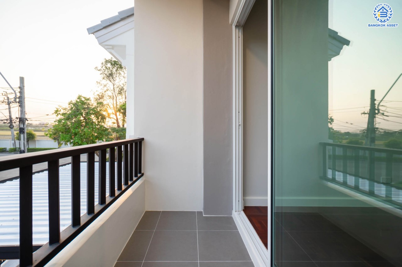 บ้านมือสองตกแต่งใหม่ แบรนด์ LH ม.ชลลดา บางใหญ่-เซ็นทรัลเวสต์เกต หลังใหญ่ เนื้อที่ 62 ตร.ว. โซนต้นโครงการ หน้าบ้านไม่ชนใคร ติดสวนสาธารณะ ฟังก์ชัน 3 ห้องนอน 2 ห้องน้ำ 2 ที่จอดรถ Facilities ครบครัน บนทำเลเดินทางสะดวก เชื่อมต่อถ.กาญจนาภิเษก และเพียง 10 นาทีถึงรถไฟฟ้า "สถานีคลองบางไผ่"